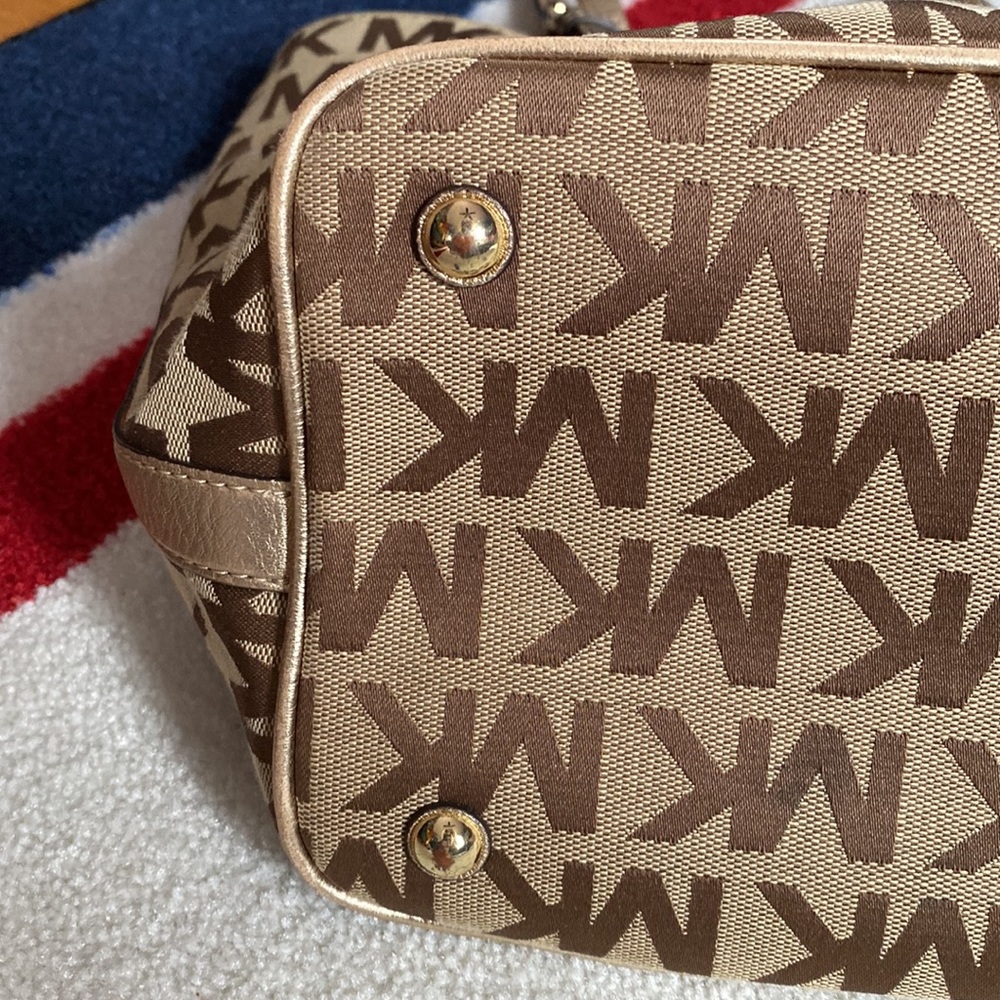 Gold Logo MK Purse - Picture 5 of 11